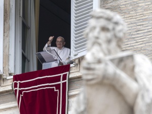 Franciszek: Jezus pobudza do większej wiary i towarzyszy aż do wyjścia z niebezpieczeństwa