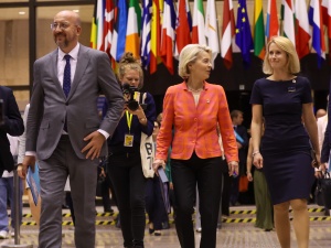 Von der Leyen ponownie szefową KE. Gorące komentarze