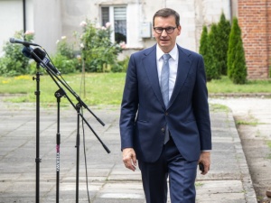 „Lepiej, żeby szykował się na odsiadkę”. Wiceszef MSZ grozi Morawieckiemu