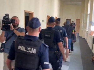 Oddział policji wkroczył do KRS: „Być może dojdzie do siłowego przejęcia”