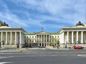Na warszawskim ratuszu zawisła tabliczka „Strefa wolna od chrześcijan”
