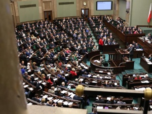 Mentalni lokaje: Polscy politycy zachowują się jak postkolonialne elity w byłych terytoriach zamorskich 