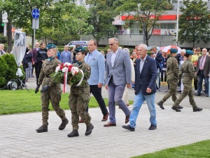 83 rocznica mordu profesorów lwowskich. „S” złożyła kwiaty pod pomnikiem zamordowanych naukowców