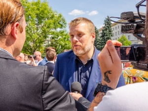 Adrian Zandberg uderza w koalicję rządzącą na antenie Polsat News