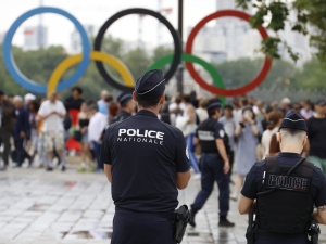 Pilna ewakuacja w Paryżu. Policja odnalazła podejrzaną paczkę