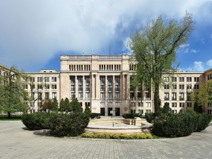 Domański mrozi pieniądze przeznaczone dla PiS