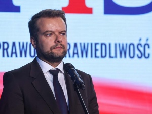 PKW odrzuciła sprawozdanie finansowe PiS. Bochenek: To element przygotowania do oszustwa w wyborach