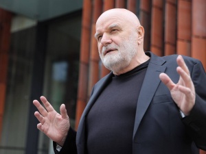 Andrzej Mleczko zerwał współpracę z Polityką, sugerując cenzurę. Jest odpowiedź tygodnika