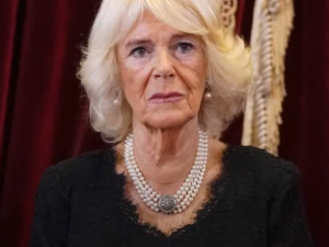 Królowa się wycofuje. Niepokojące doniesienia z Pałacu Buckingham