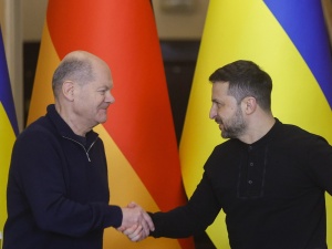Niemieckie media: Olaf Scholz udaje obrońcę Europy