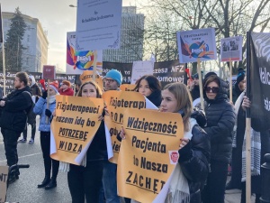 Protest fizjoterapeutów pod Sejmem RP – walka o rehabilitację domową