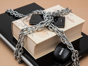 Radio ZET zapytało, czy państwo powinno kontrolować treści w internecie