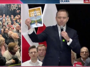 Wulgarna książka dla dzieci w muzeum w Warszawie. Symboliczny gest Karola Nawrockiego