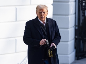El Pais: UE obawia się, że Trump ws. Ukrainy zepchnie ją na boczny tor