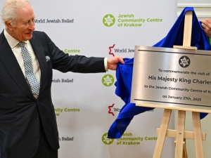 Wstyd. Król Karol III na obchodach 80. rocznicy wyzwolenia Auschwitz wymienił wszystkie ofiary… oprócz Polaków