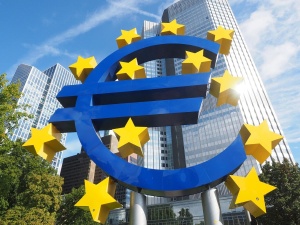 Gospodarka UE na granicy recesji? Niemcy i Francja ciągną strefę euro w dół