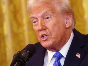 Jest okropna. Trump wprost o żonie księcia Harry’ego