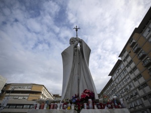 Papież w szpitalu. Nowe informacje