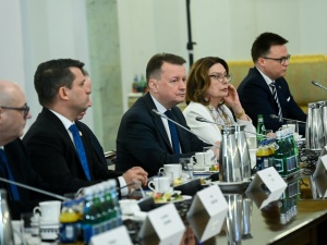 Pan jest nagi. Mariusz Błaszczak uderza w Donalda Tuska
