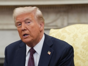 Trump przedłuży sankcje wobec Rosji