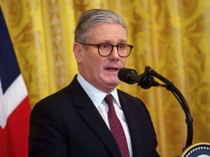 Starmer: Europa potrzebuje gwarancji bezpieczeństwa od USA
