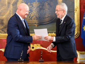 Po kilku miesiącach prezydent Austrii powołał nowego kanclerza