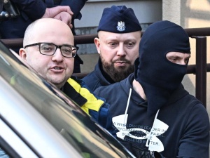 Matecki trafił do aresztu. Poseł PiS krzyknął, gdy wyprowadzano go z sądu