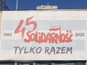 Na budynku Komisji Krajowej NSZZ Solidarność w Warszawie zawisł baner na 45-lecie Solidarności