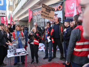 Prolajferzy protestowali pod kliniką aborcyjną Abotak naprzeciwko Sejmu