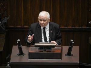 Sejm przyjął uchwałę dot. zrzeczenia się suwerenności Polski w zakresie obronności. Jest komentarz Jarosława Kaczyńskiego