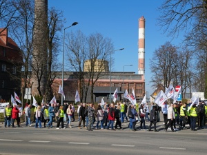 Solidarność z Fortum Power and Heat Polska protestowała przed zabrzańską elektrociepłownią