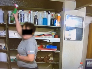 Dolewała koleżance z pracy żrące chemikalia do herbaty. Wszystko zostało nagrane