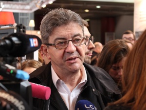 Kontrowersyjny marsz skrajnie lewicowej „Francji Nieuległej” Jean-Luca Mélenchona