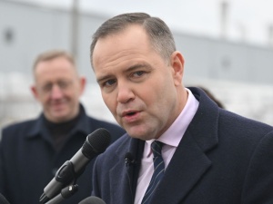 Nawrocki wzywa Trzaskowskiego do debaty: Bądź mężczyzną