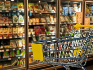 Niepokojące wieści z Francji. Tego produktu zaczyna brakować na sklepowych półkach