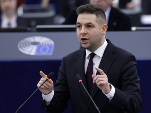 Śmieje nam się pani w twarz. Ostre spięcie Patryka Jakiego z włoską dziennikarką w PE [WIDEO]