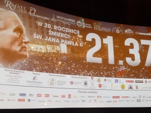 Wielu ludziom anioł wówczas podniósł głowy. Premiera dokumentu 21.37 Mariusza Pilisa