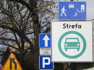 Francja wycofuje się ze stref czystego transportu, Polska w nie brnie