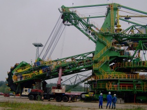 Turów: Aktywiści Greenpeace okupują maszynę na terenie kopalni