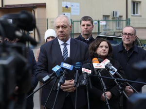 Sprzeciw samorządowców wobec polityki migracyjnej rządu. Jest komentarz Jacka Sasina