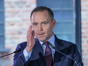 Spór o miejsce spotkania sztabów przed debatą. TVP? Równie dobrze siedziba Tuska