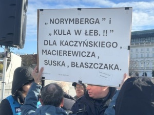 Kula w łeb dla Kaczyńskiego. Policja odmówiła interwencji pod Pomnikiem Smoleńskim