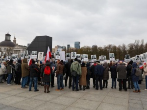 Rocznica katastrofy smoleńskiej - ulicami Warszawy przeszedł marsz pamięci