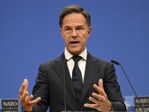Rutte alarmuje: Rosja chce rozmieścić broń jądrową w kosmosie