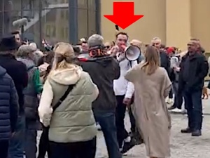 Urzędniczka Kancelarii Premiera publikuje nagranie z naszą dziennikarką Moniką Rutke. Problem w tym, że nie całe