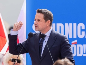 Przeczytałem jego książkę. Doskonały, niepowtarzalny, bezbłędny. Newsweek szydzi z Trzaskowskiego