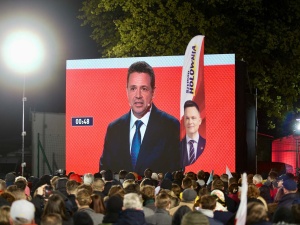 Ujawniono umowę na wynajem hali na debatę Trzaskowskiego. Jest kwota