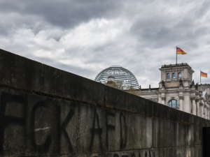 Do Berlina przywieziono kamień. Ma tymczasowo symbolizować  polskie ofiary niemieckich zbrodni
