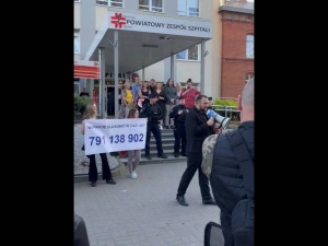 Myślę, czuję, nie morduję! Demonstracja pod szpitalem w Oleśnicy, gdzie zastrzykiem z chlorku potasu w serce zabito 9-miesięcznego Felka