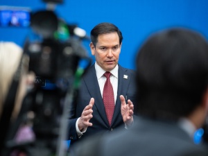 Marco Rubio zamyka biuro zajmujące się walką z obcą dezinformacją. W tle Polska